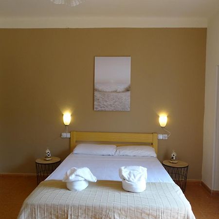 Hostal Lleida Segur de Calafell Exterior photo