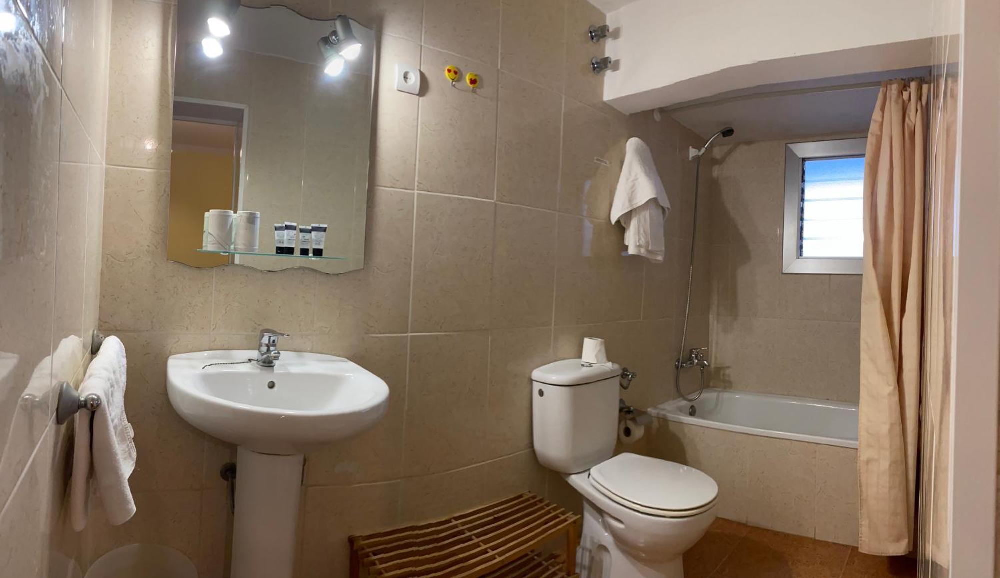 Hostal Lleida Segur de Calafell Exterior photo