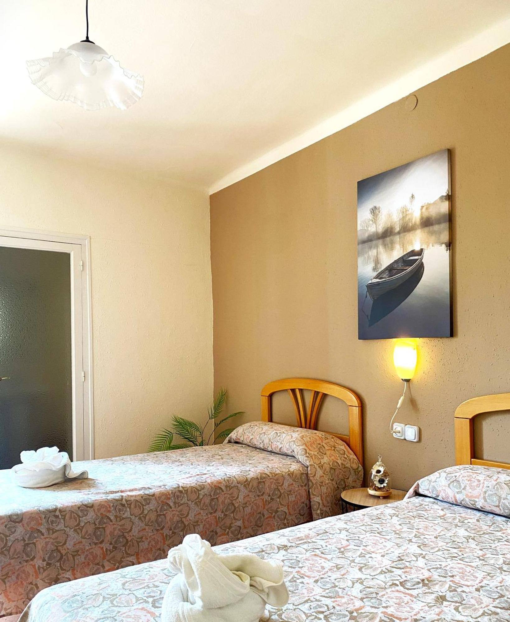 Hostal Lleida Segur de Calafell Exterior photo