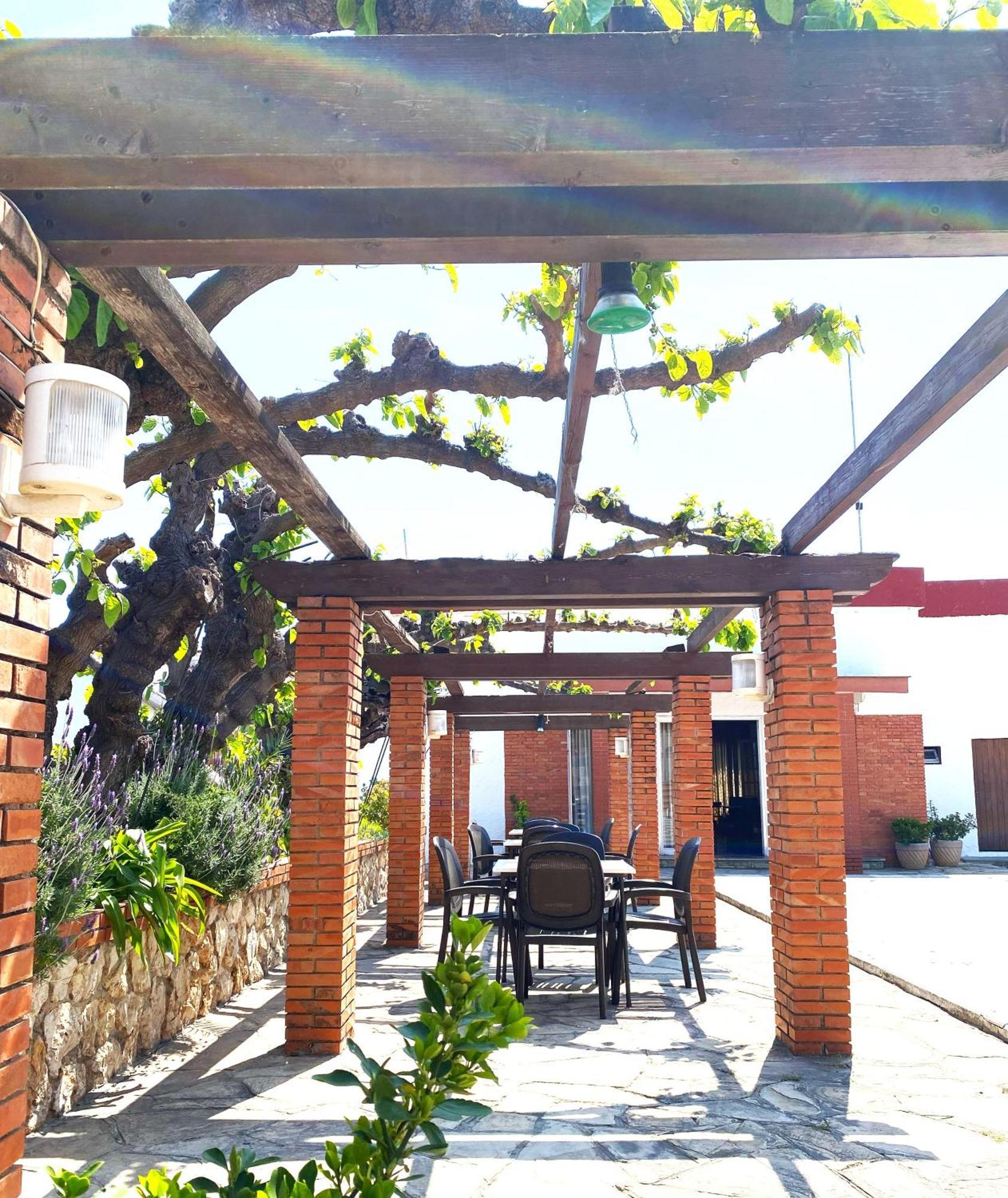 Hostal Lleida Segur de Calafell Exterior photo